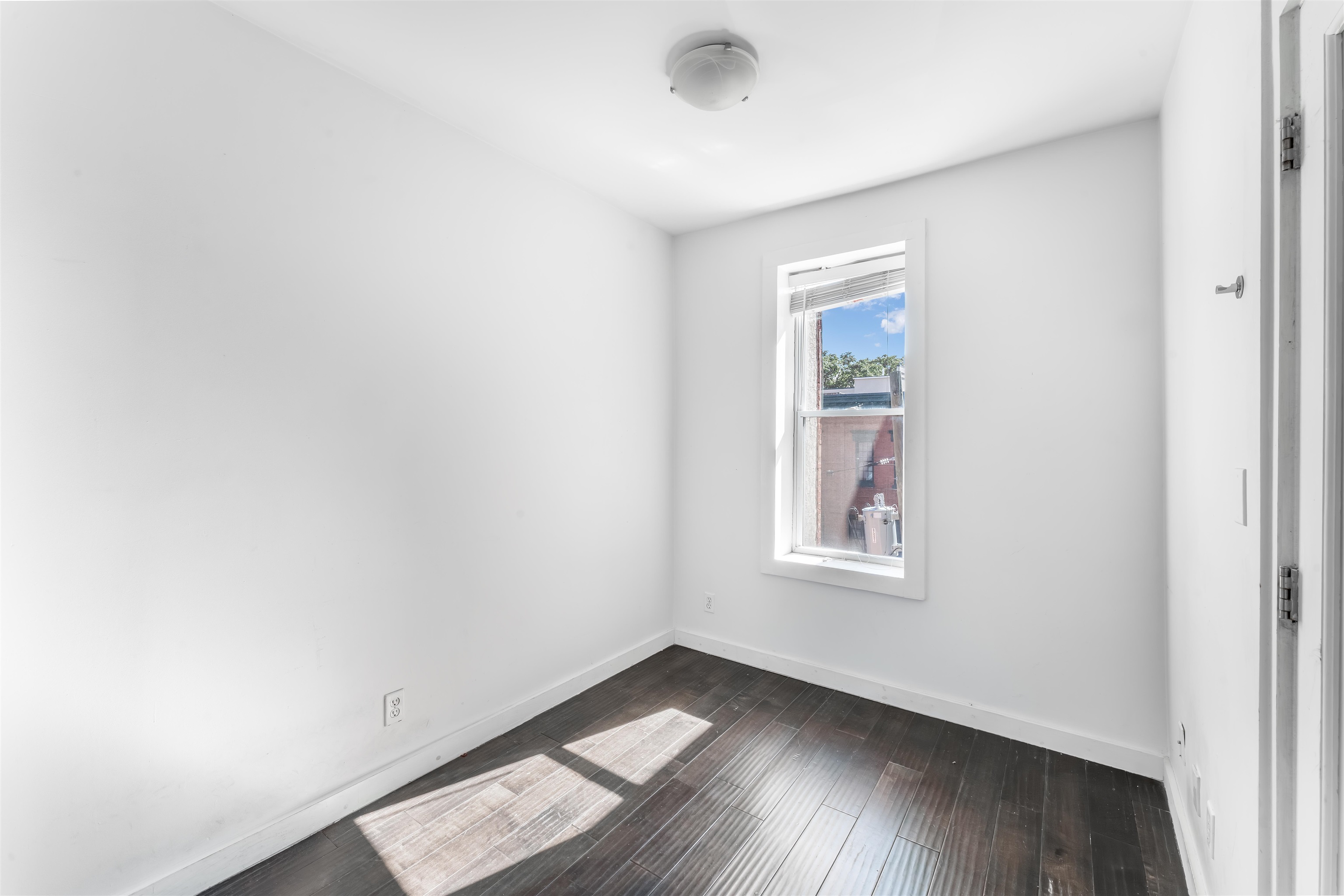 100 PARK AVE Unit: 4