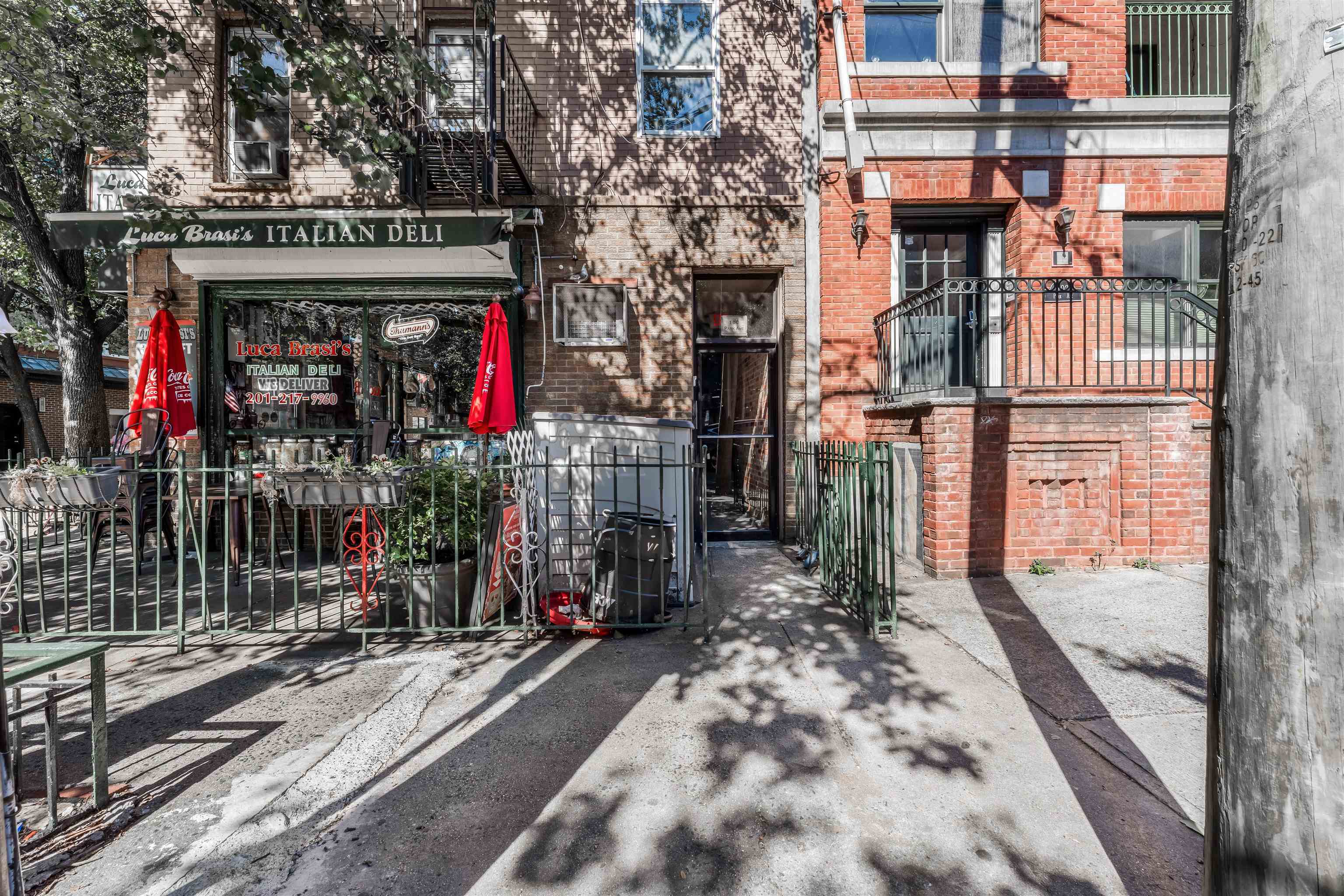 100 PARK AVE Unit: 4