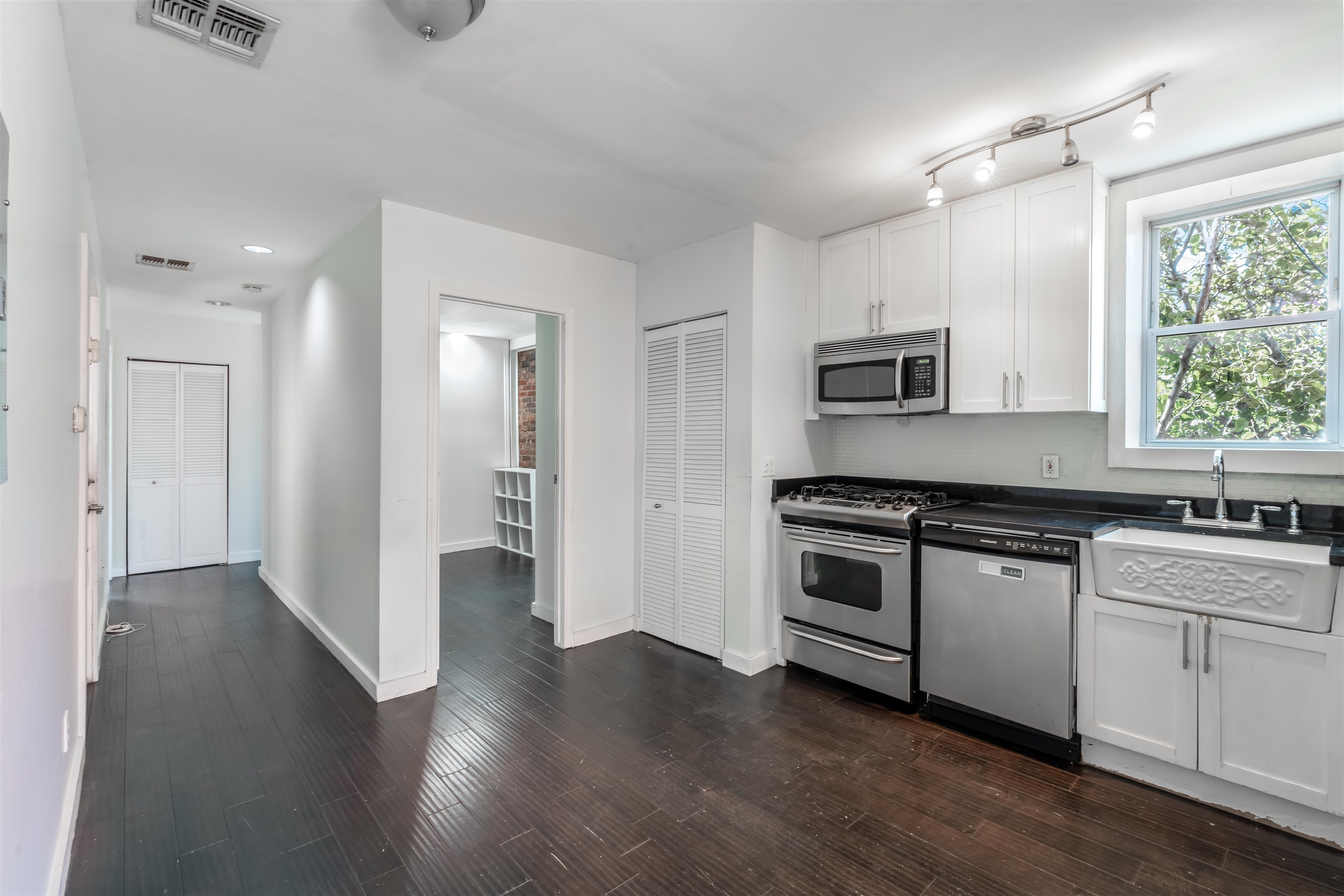 100 PARK AVE Unit: 4