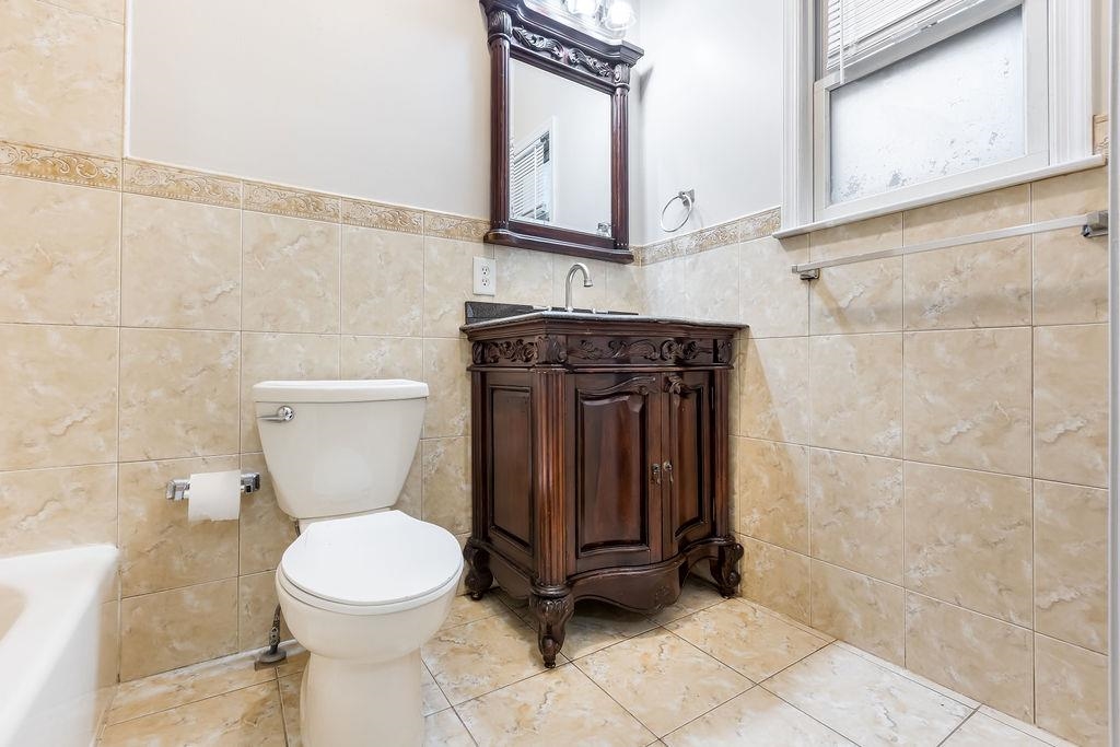 43 MANHATTAN AVE Unit: 2