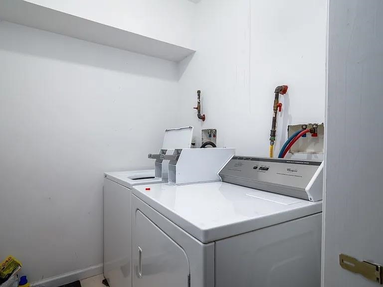 43 MANHATTAN AVE Unit: 2