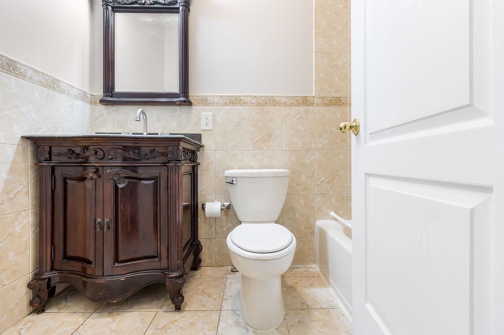 43 MANHATTAN AVE Unit: 2