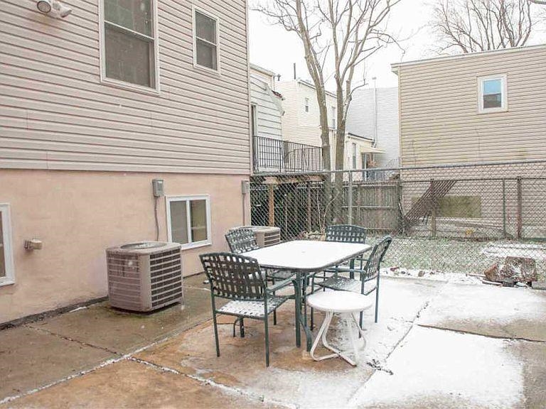 43 MANHATTAN AVE Unit: 2