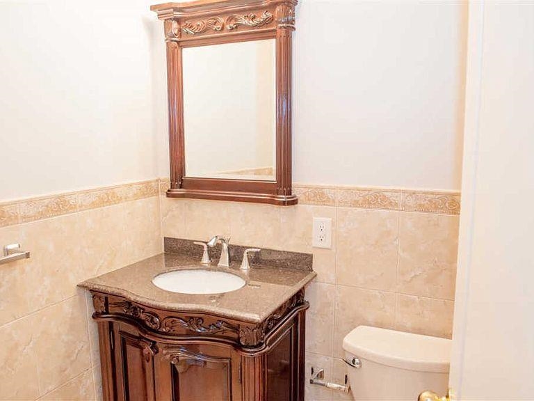 43 MANHATTAN AVE Unit: 2