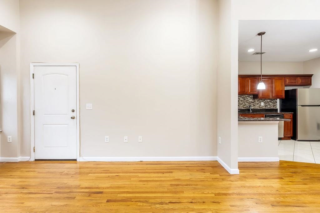 43 MANHATTAN AVE Unit: 2