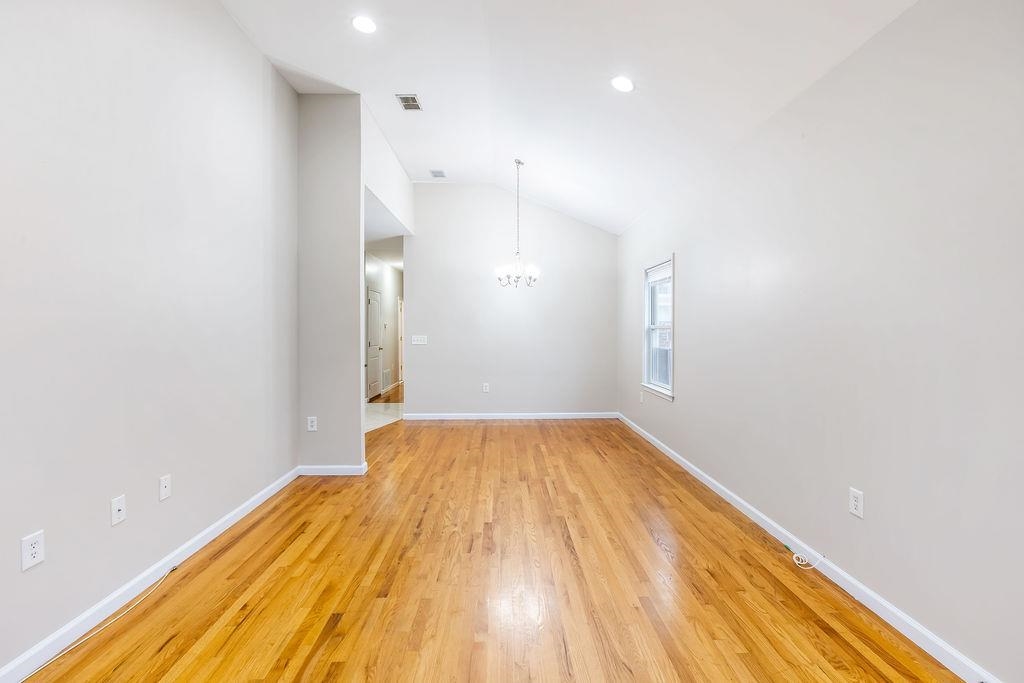 43 MANHATTAN AVE Unit: 2