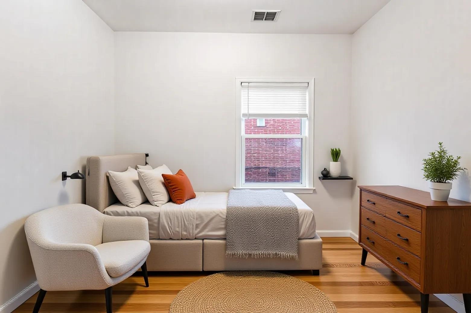 43 MANHATTAN AVE Unit: 2