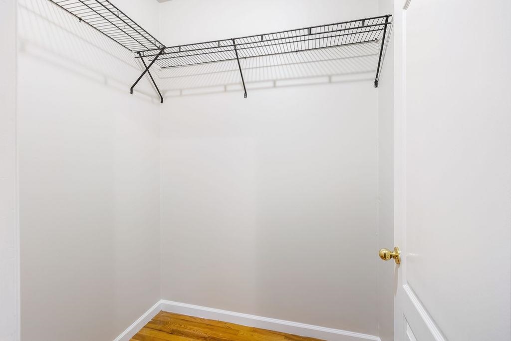 43 MANHATTAN AVE Unit: 2