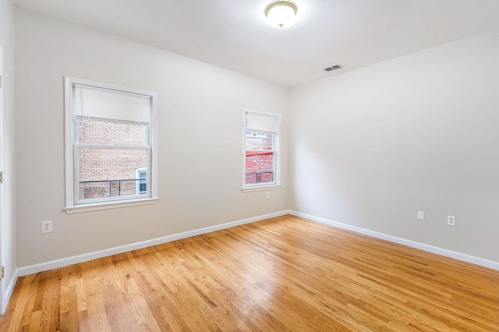 43 MANHATTAN AVE Unit: 2