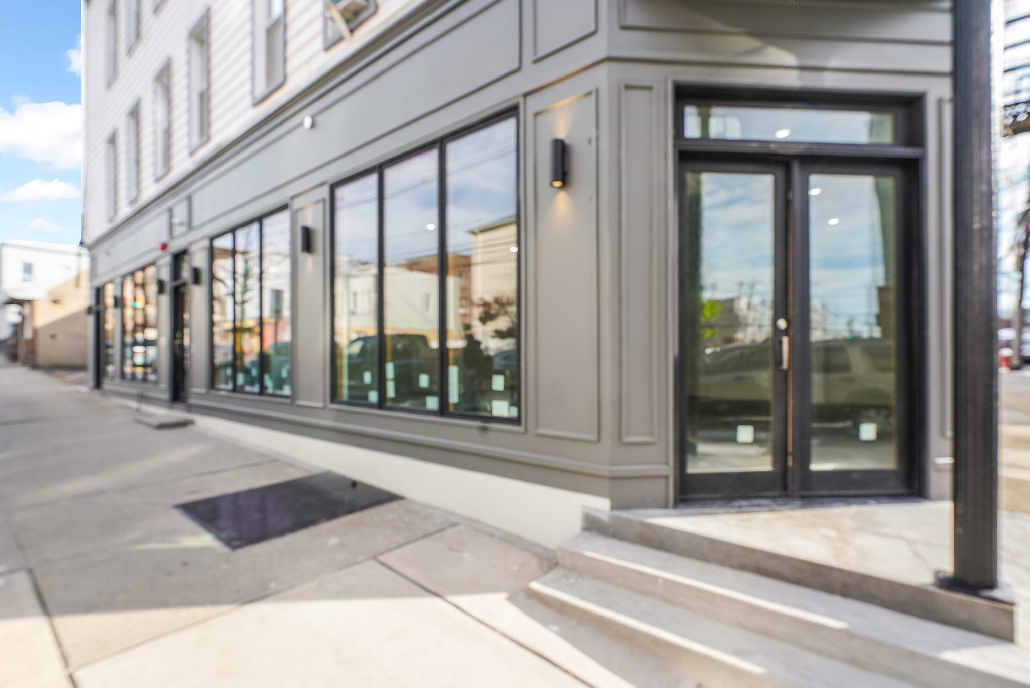 1074-1080 SUMMIT AVE