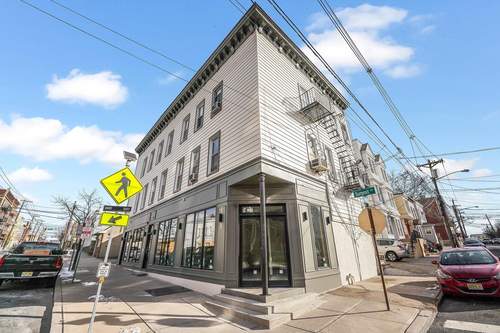1074-1080 SUMMIT AVE