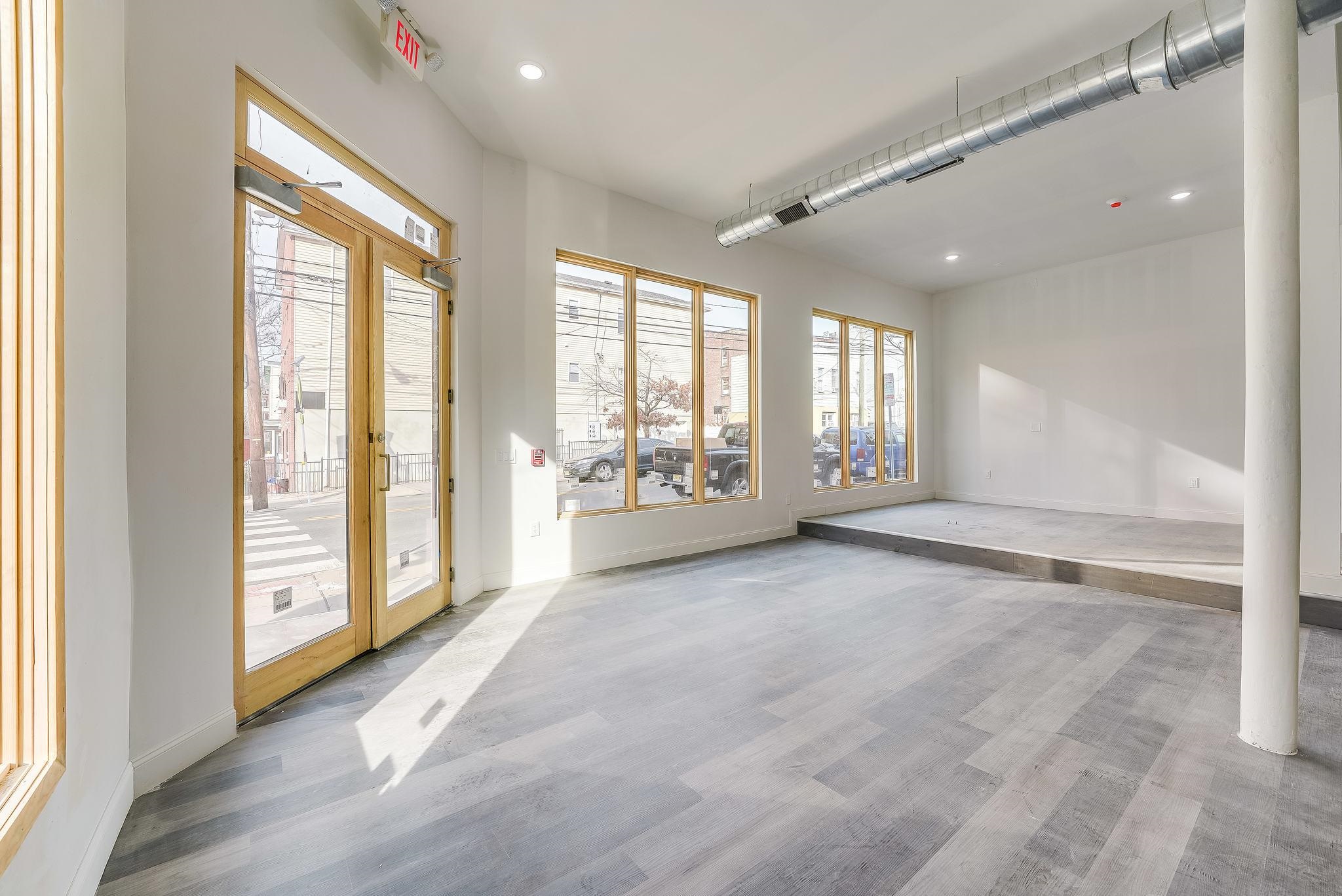 1074-1080 SUMMIT AVE