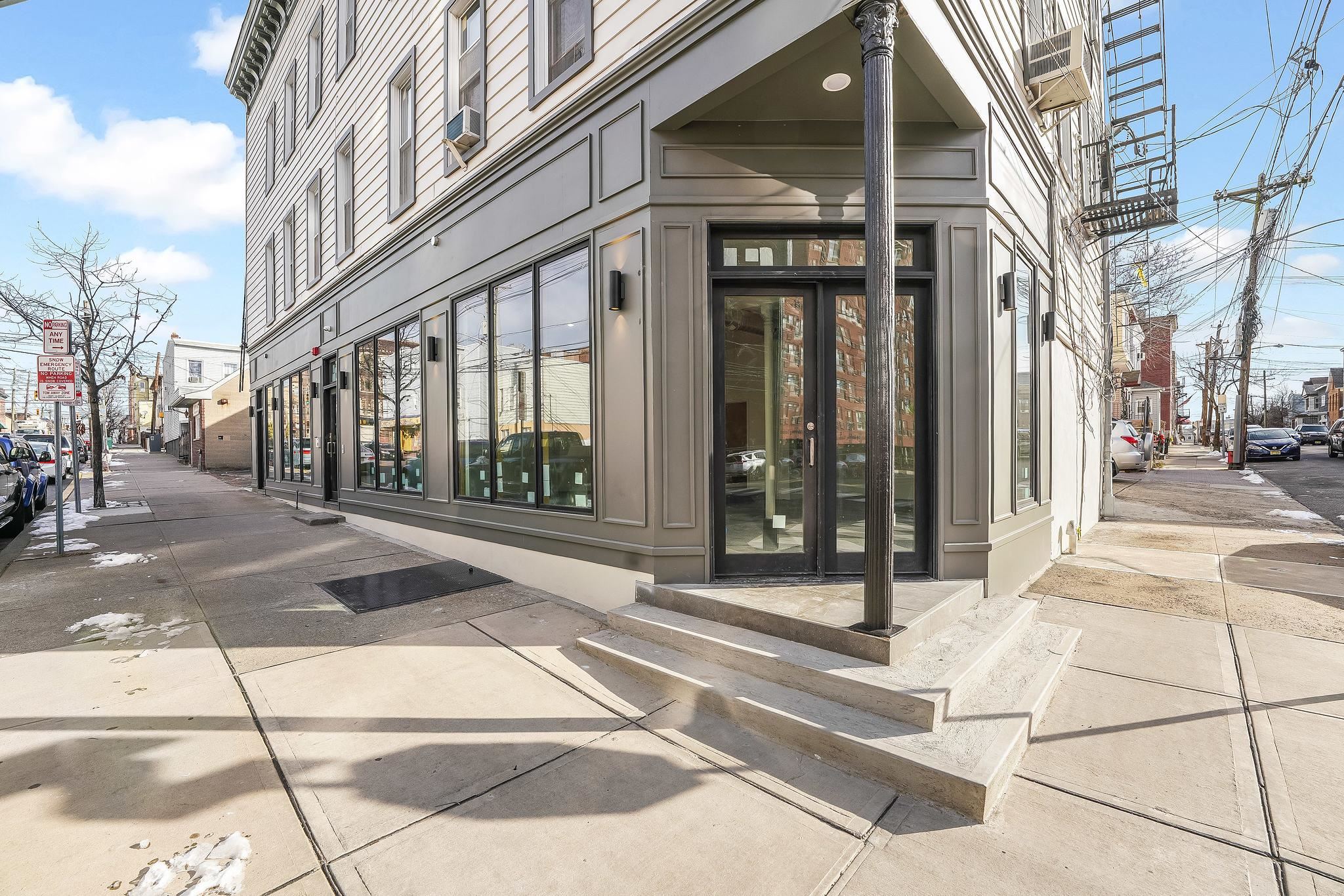 1074-1080 SUMMIT AVE