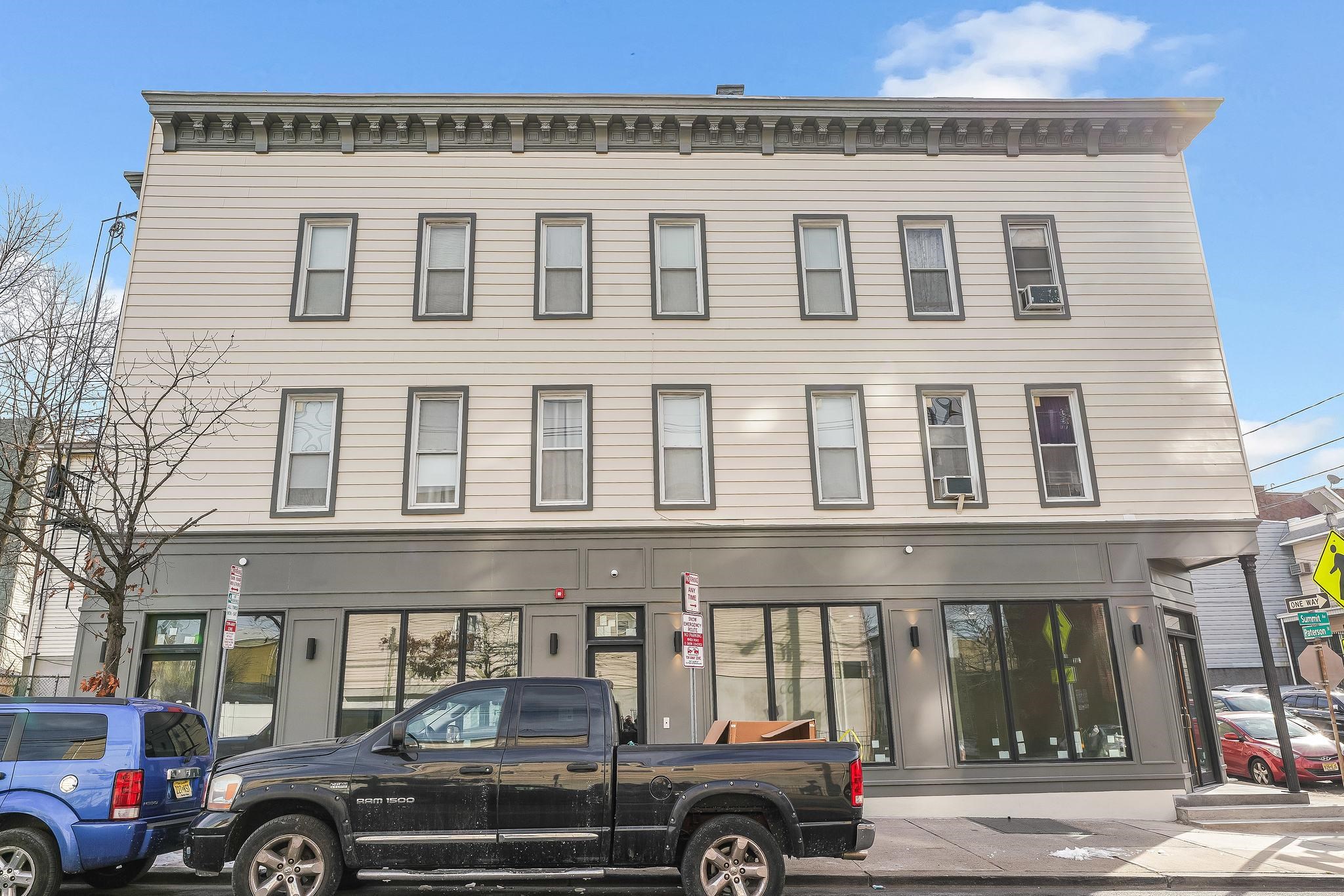 1074-1080 SUMMIT AVE