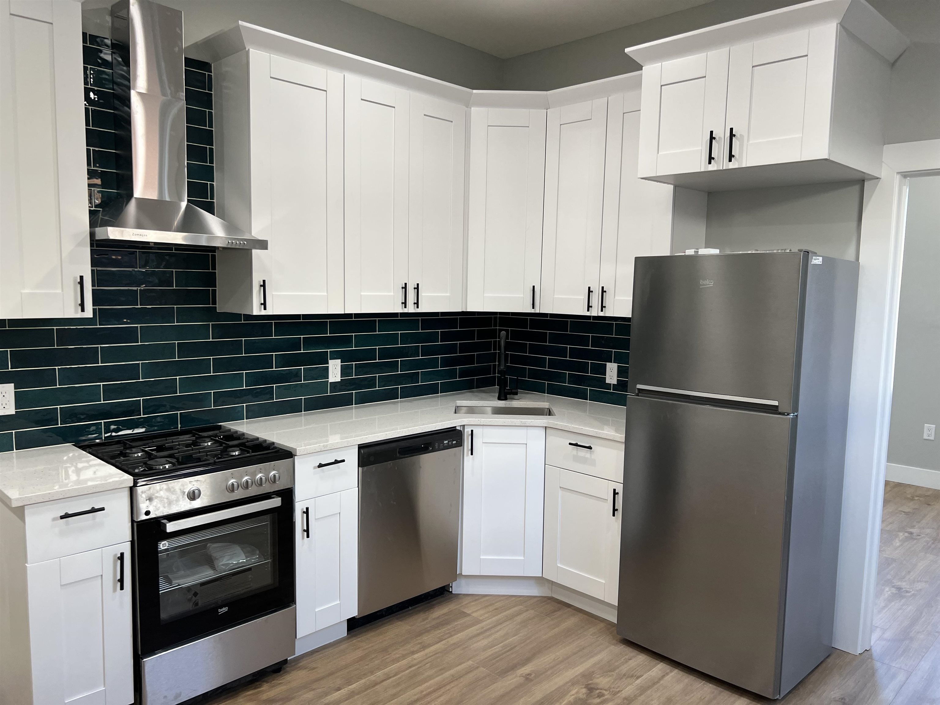 1074-1080 SUMMIT AVE