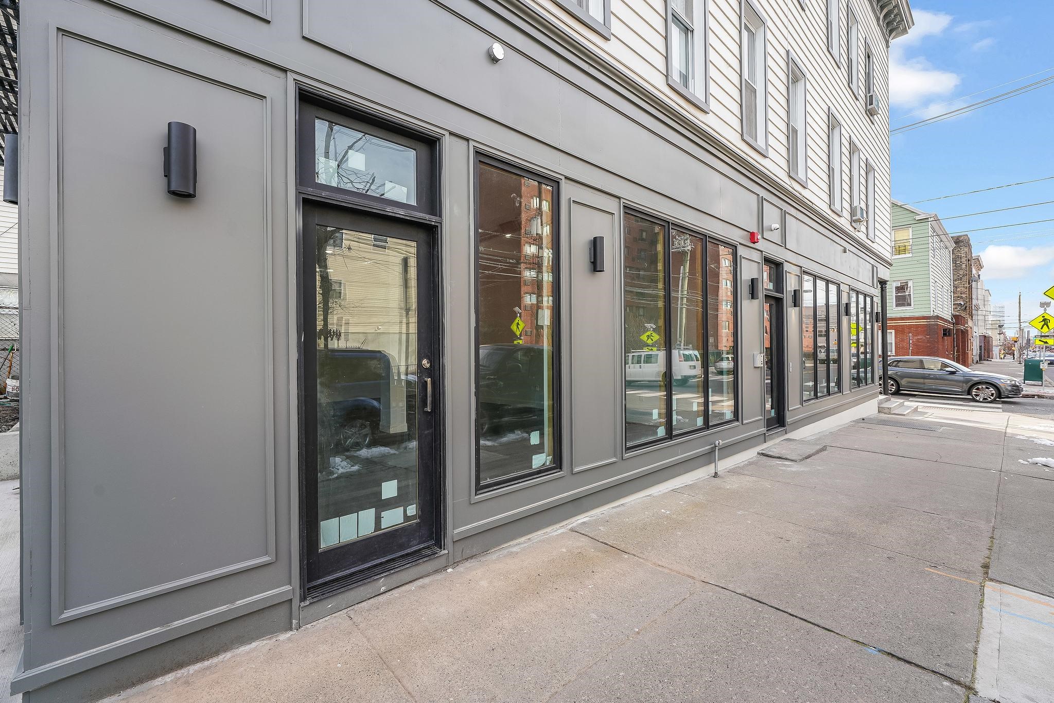 1074-1080 SUMMIT AVE