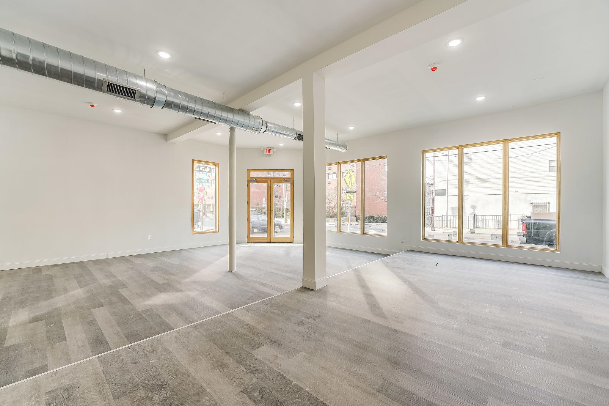 1074-1080 SUMMIT AVE