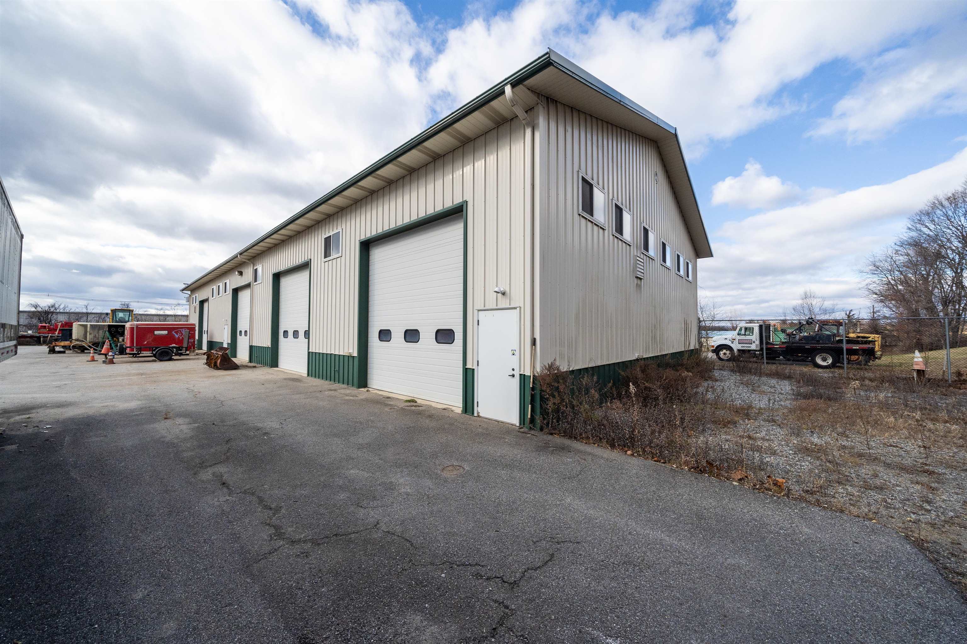 10 PARK DR