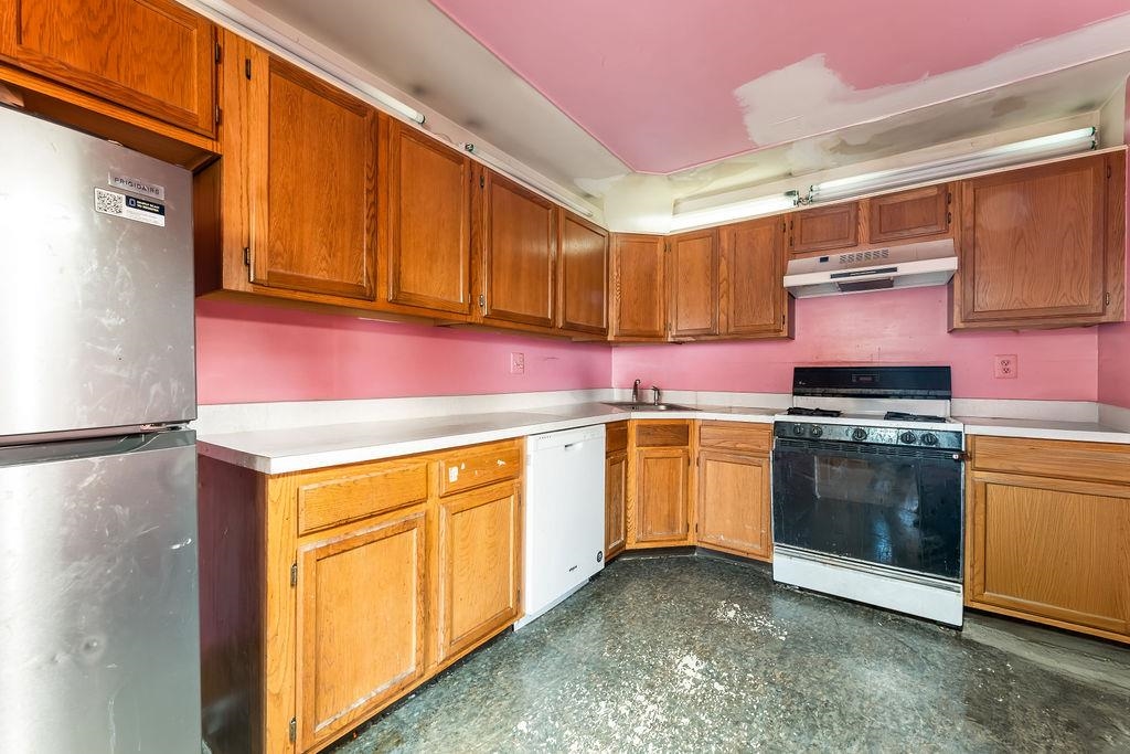 15 CEDAR ST