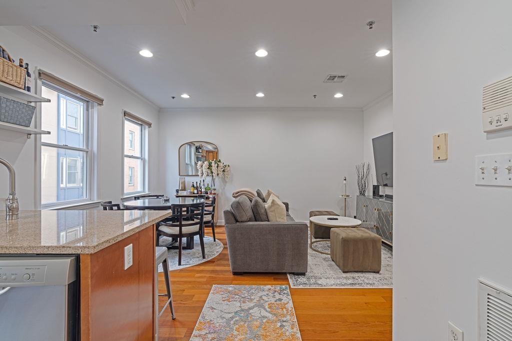 620 38TH ST Unit: 903
