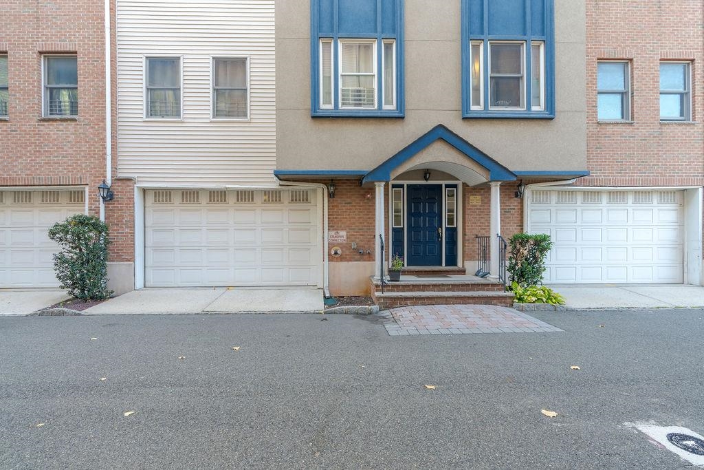 620 38TH ST Unit: 903