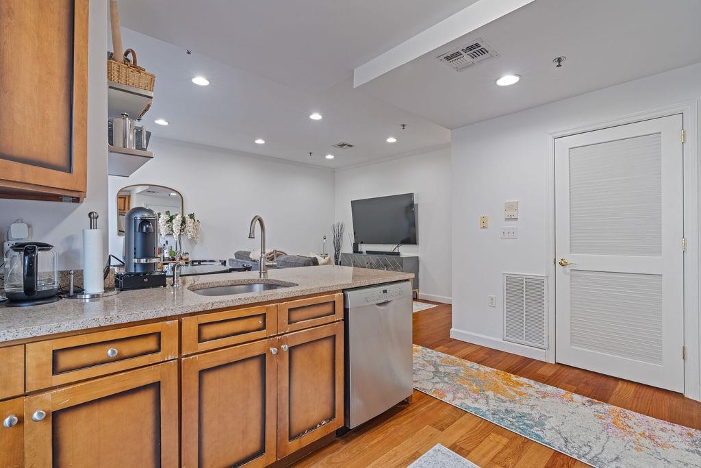 620 38TH ST Unit: 903