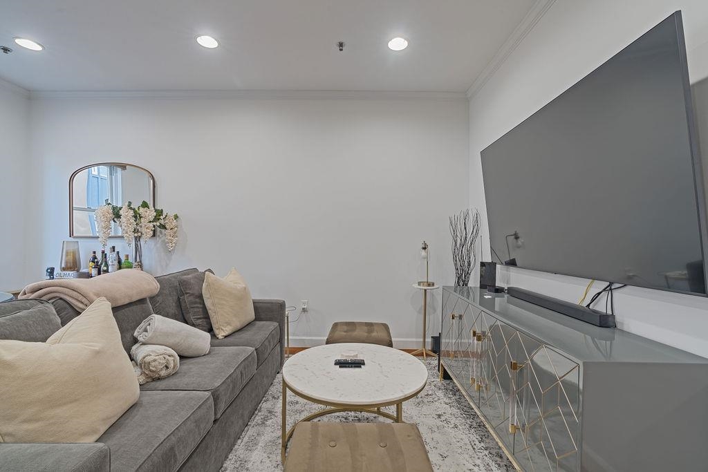 620 38TH ST Unit: 903