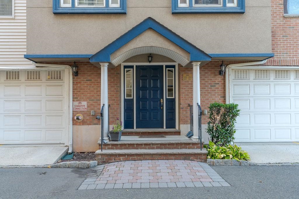 620 38TH ST Unit: 903