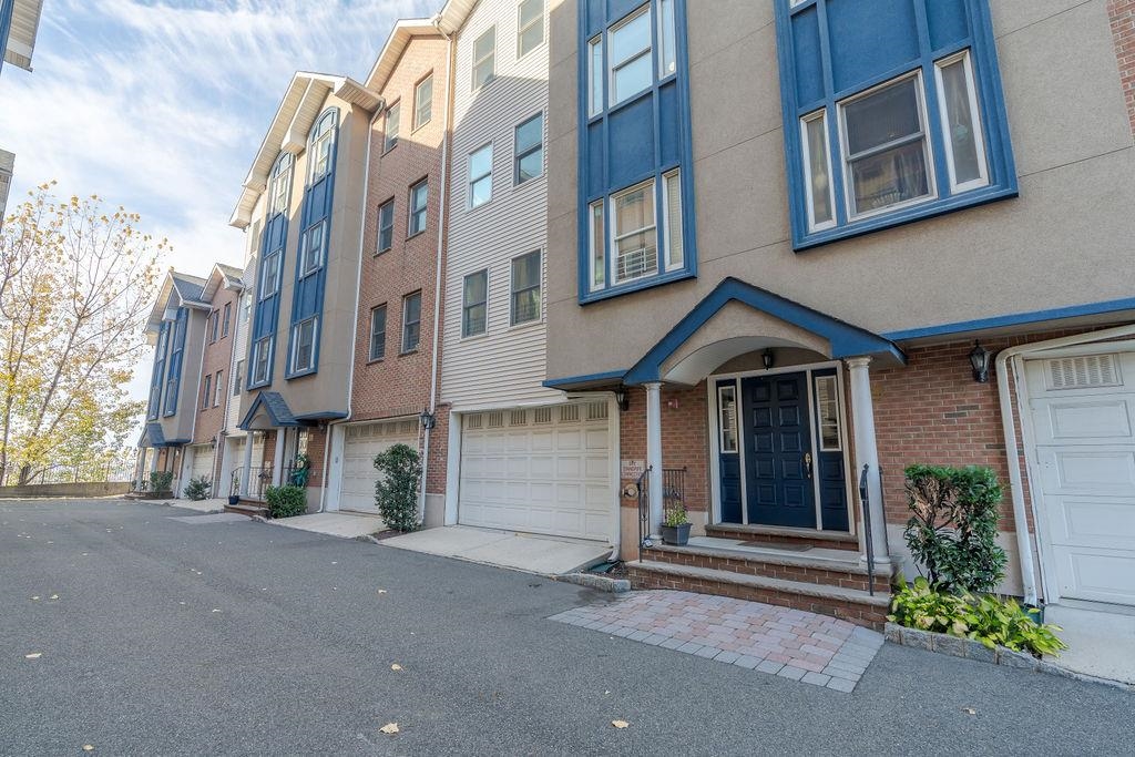 620 38TH ST Unit: 903