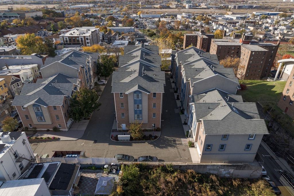 620 38TH ST Unit: 903