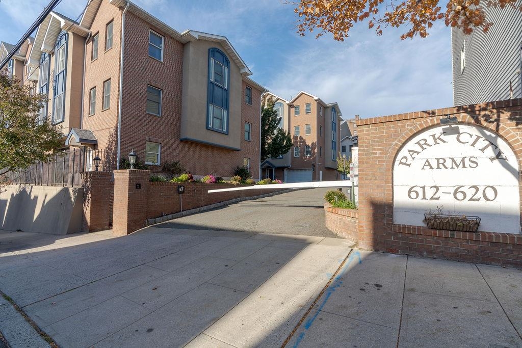 620 38TH ST Unit: 903