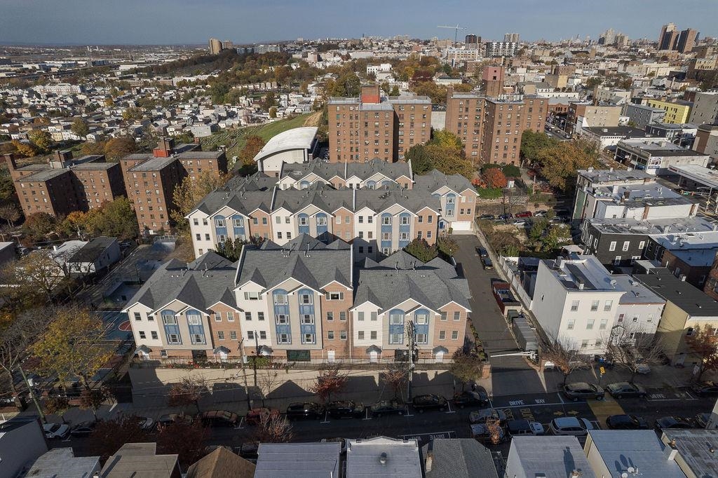 620 38TH ST Unit: 903