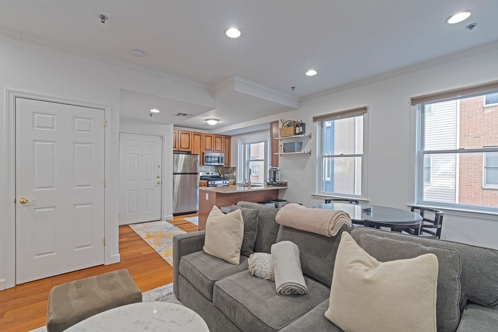 620 38TH ST Unit: 903
