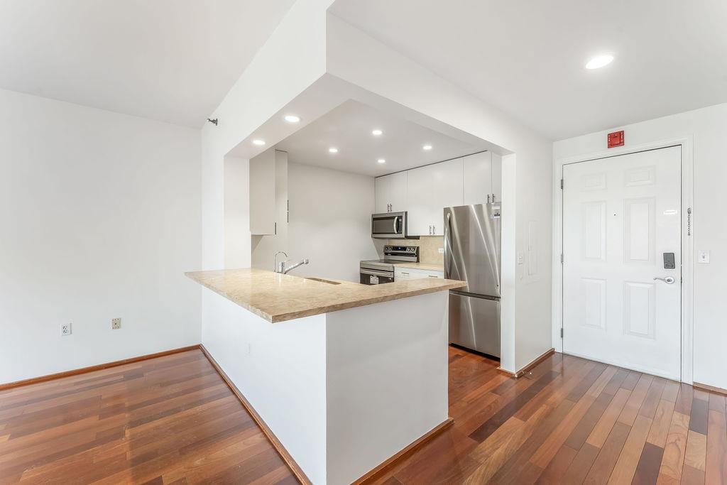 2305 CITY PL