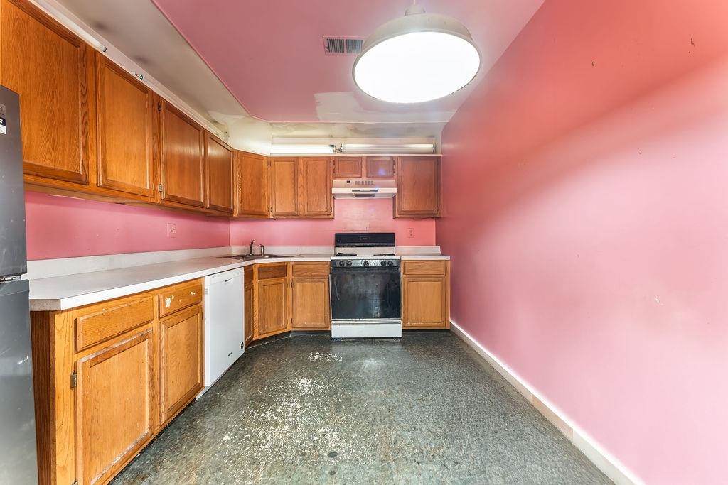 15 CEDAR ST