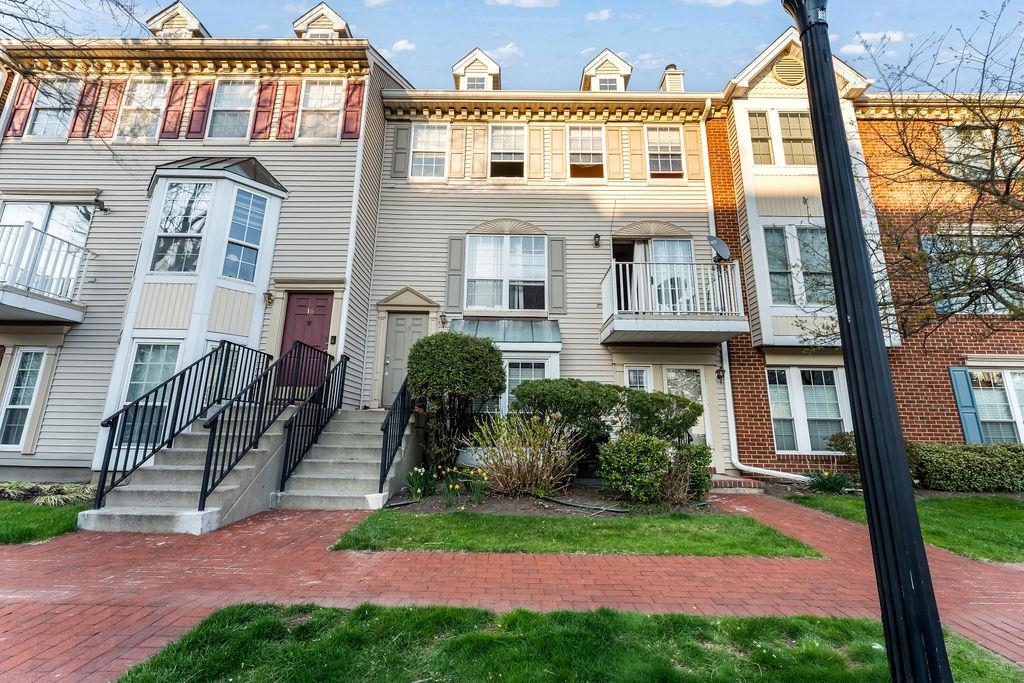 15 CEDAR ST