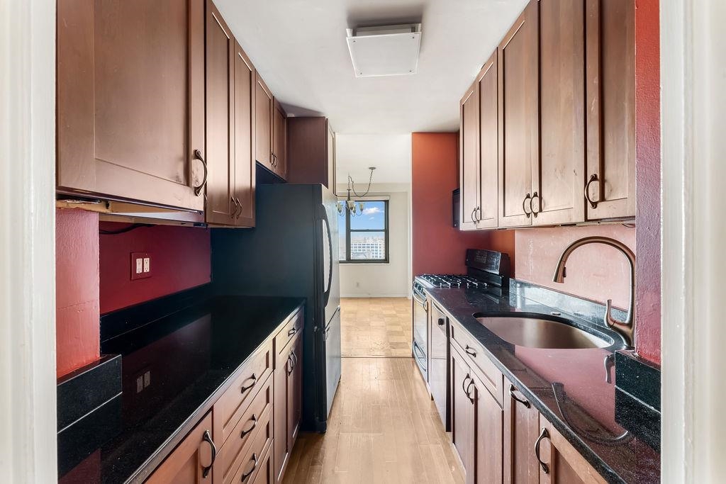 225 ST PAULS AVE Unit: 11D
