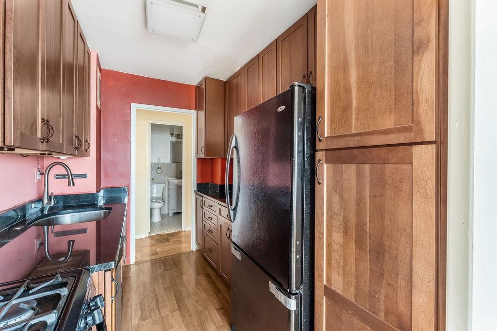 225 ST PAULS AVE Unit: 11D