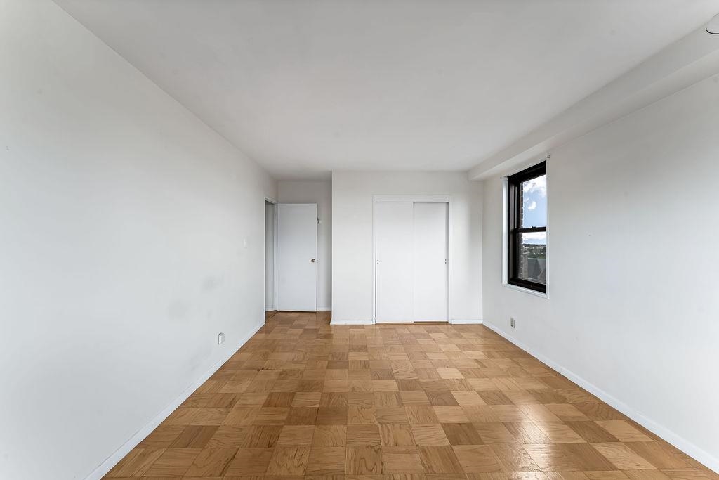 225 ST PAULS AVE Unit: 11D