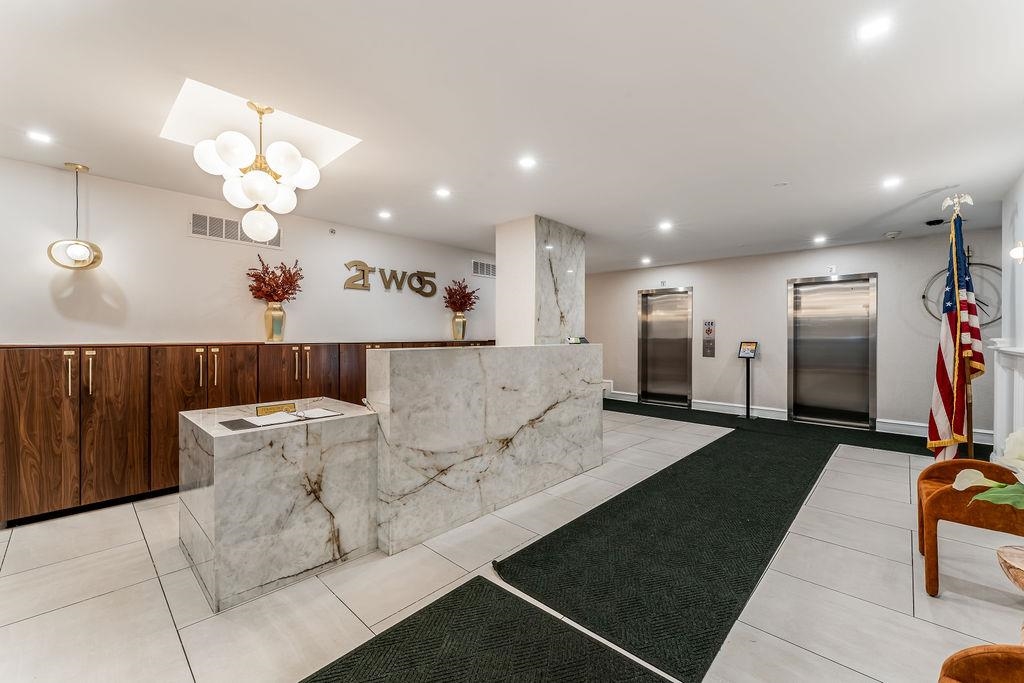 225 ST PAULS AVE Unit: 11D