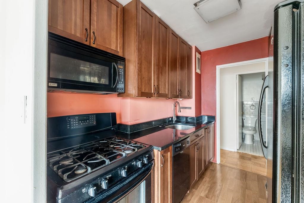 225 ST PAULS AVE Unit: 11D