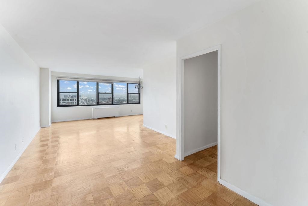 225 ST PAULS AVE Unit: 11D