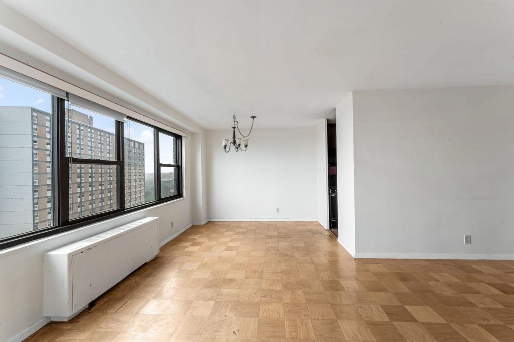 225 ST PAULS AVE Unit: 11D