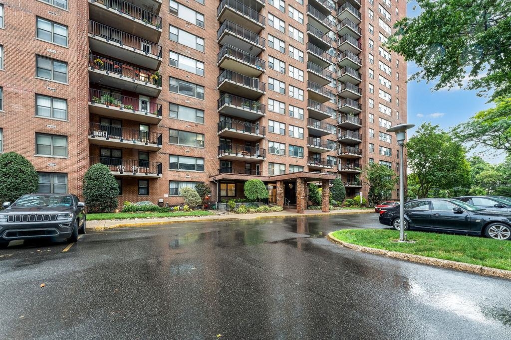 225 ST PAULS AVE Unit: 11D