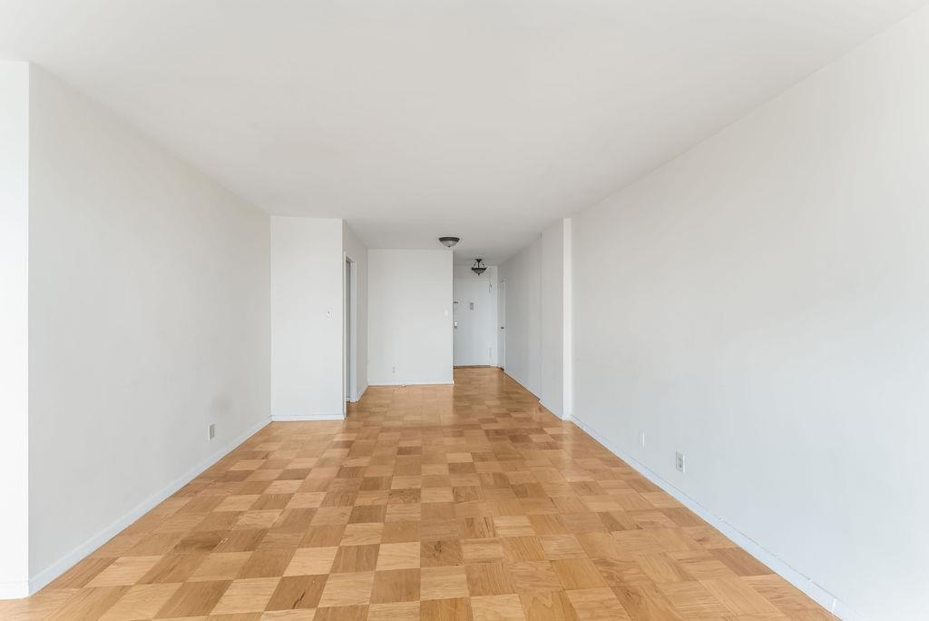 225 ST PAULS AVE Unit: 11D