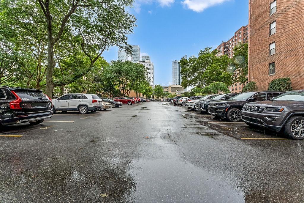 225 ST PAULS AVE Unit: 11D