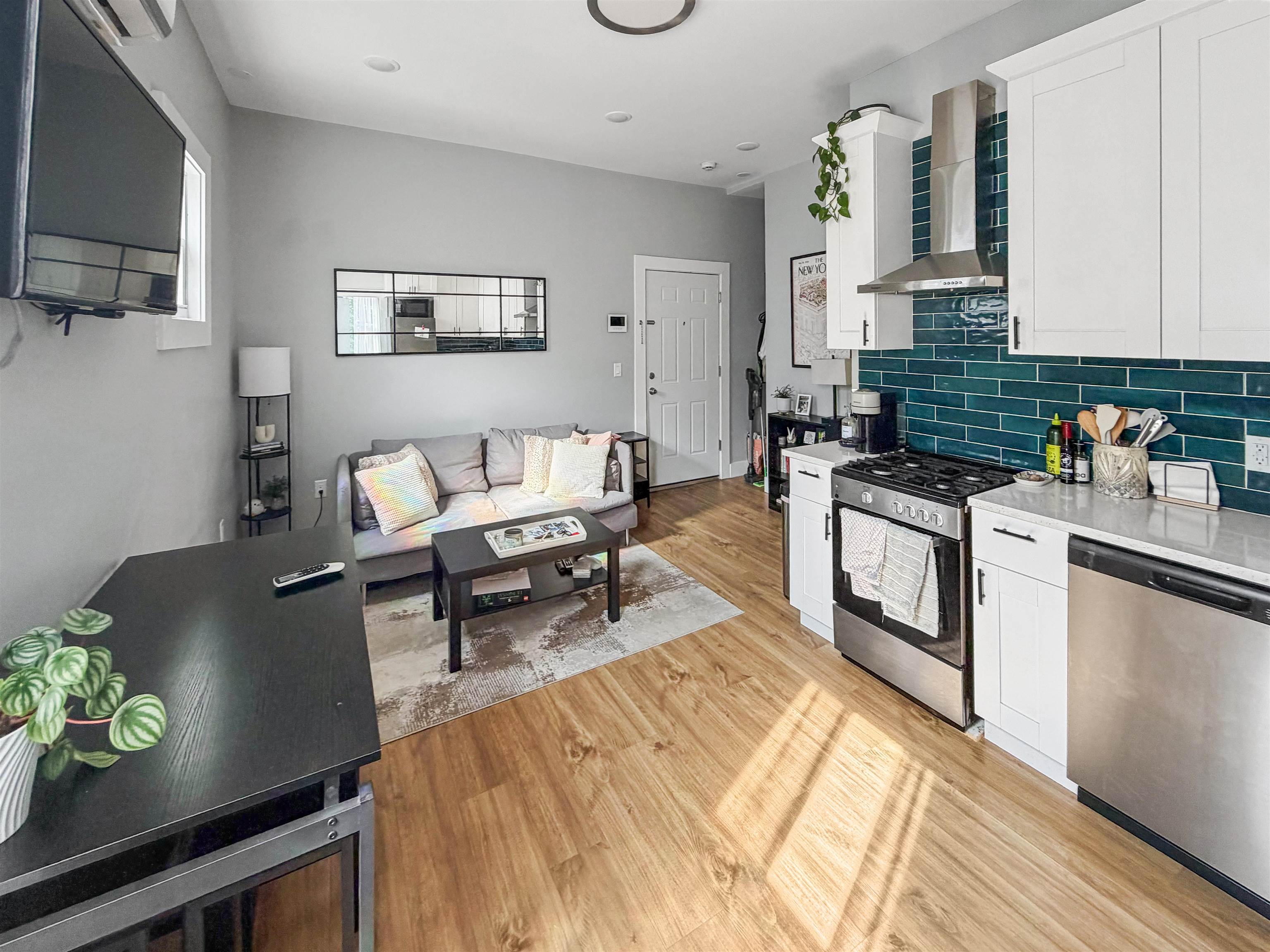 1076 SUMMIT AVE Unit: 4