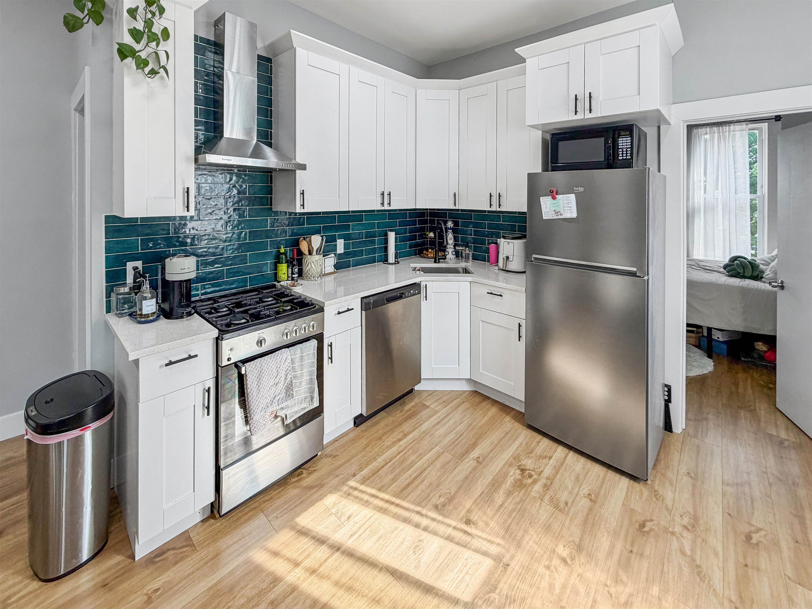 1076 SUMMIT AVE Unit: 4