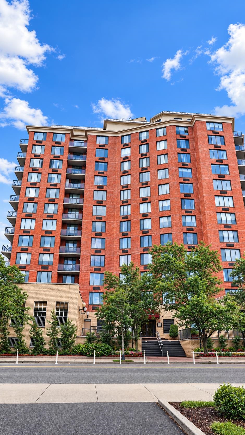 415 NEWARK ST Unit: Ph2