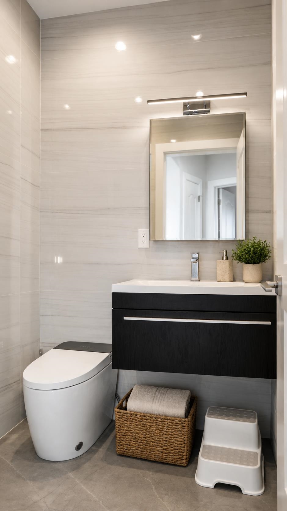 415 NEWARK ST Unit: Ph2